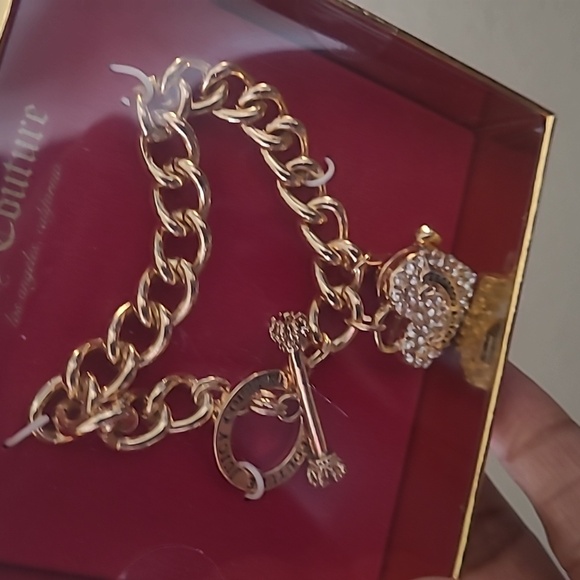 Juicy Couture Gold Charm Bracelet with Heart Pendant - Picture 3 of 9